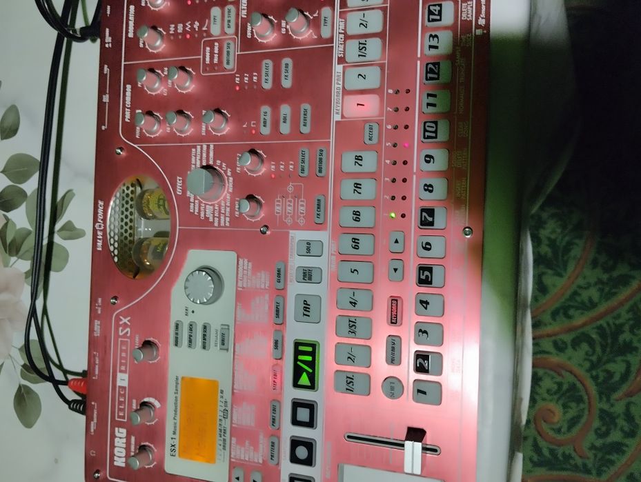 Продам korg esx 1 (сэмплер грувбокс драм машина)