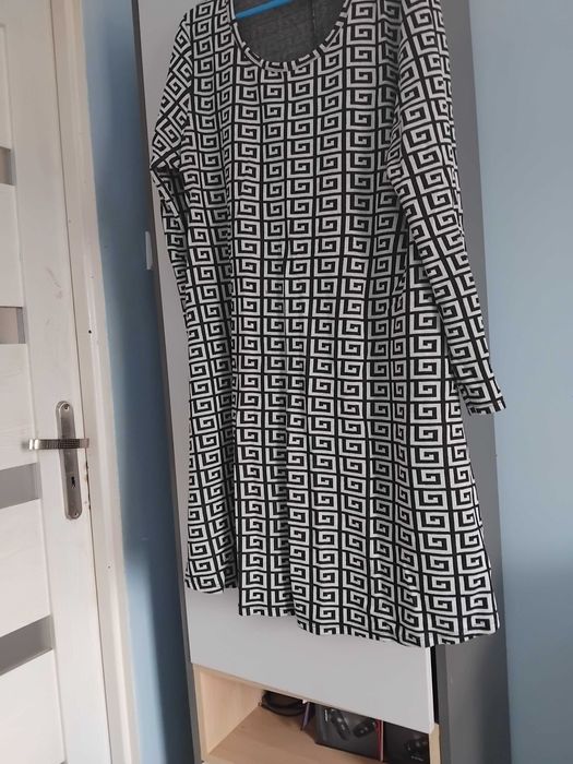 Sukienka z długim rękawem