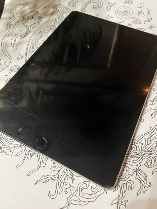 Планшет iPad Air 2 на 64 гігабайта