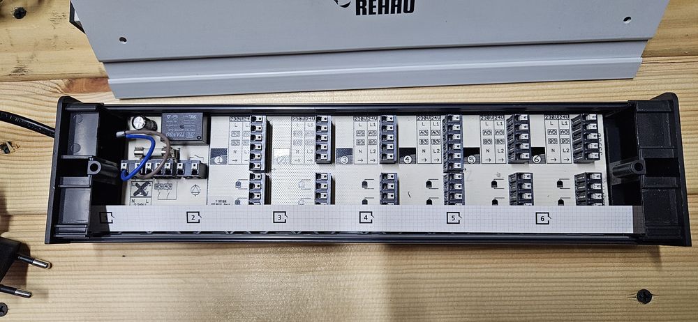 Клемна колодка Rehau Nea H 230
