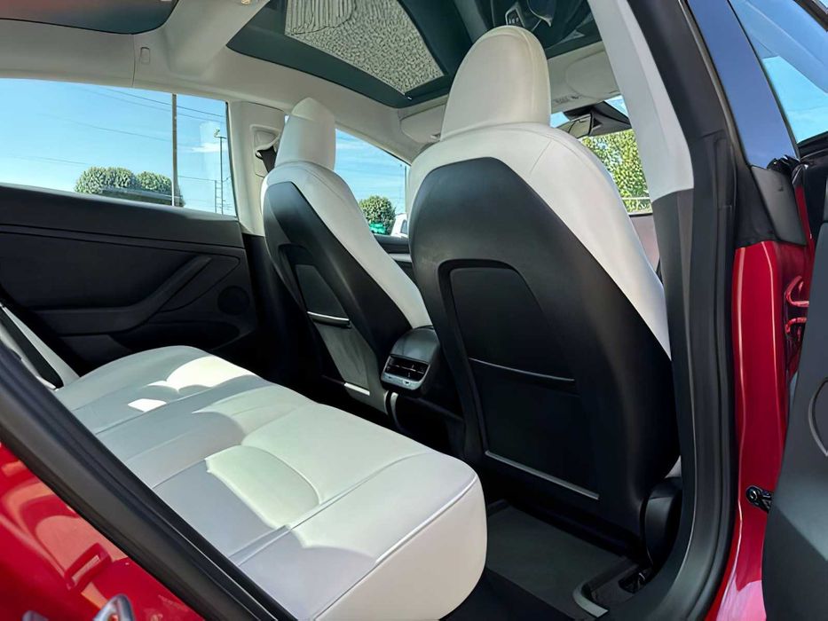 Tesla Model 3      2023