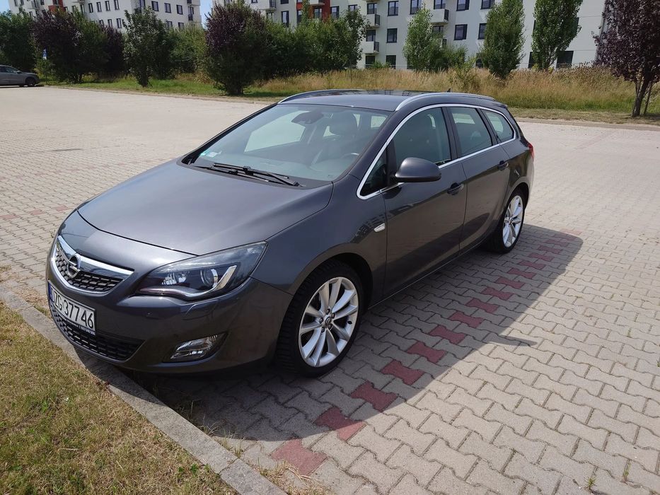 Opel Astra J 1.4 Turbo Sports Tourer Innovation Skóra, Navi, Bi-Xenon