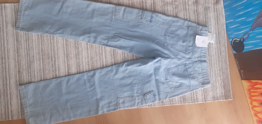 Jasnoniebieskie jeansy cargo z szeroka nogawka wysoki stan bershka