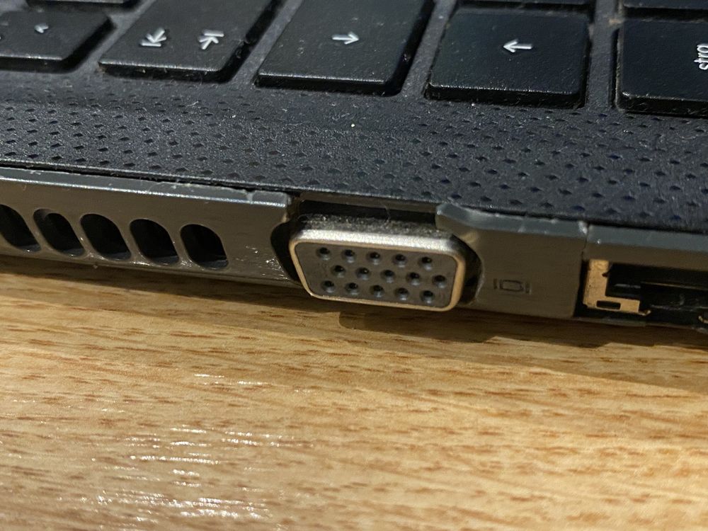 Laptop HP i5 | R5 M330 | 12GB RAM | 240GB M2