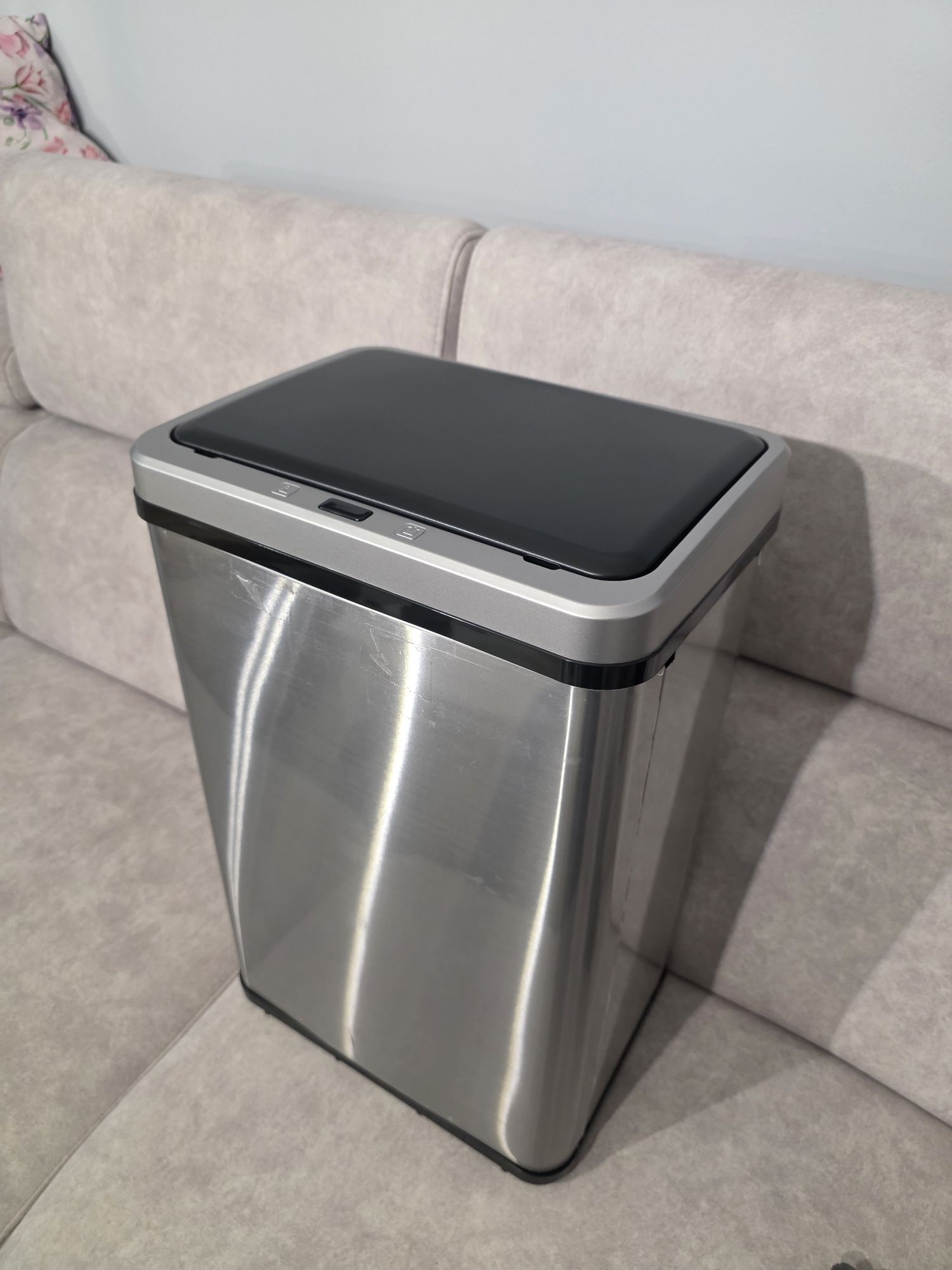 Bezdotykowy automatyczny kosz na śmieci 40l