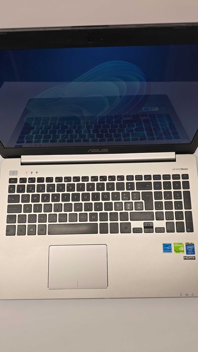 Portatil Asus i7, 8Gb RAM, GPU Nvidia, SSD 240Gb