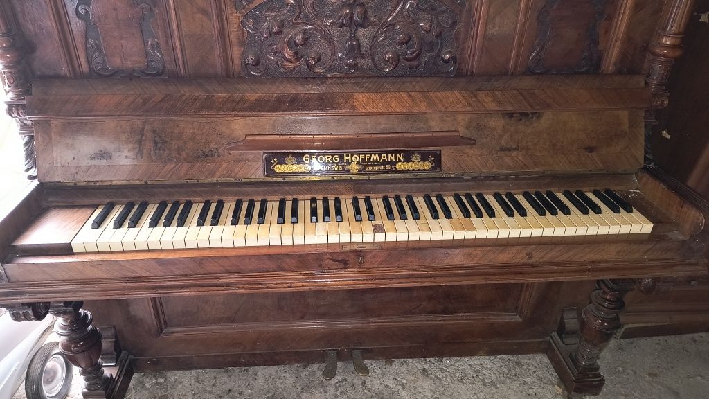 Stare pianino secesja