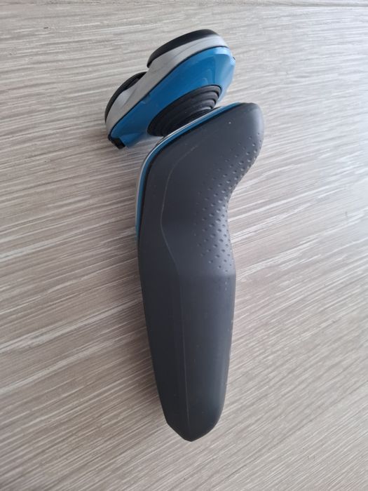 Maszynka do golenia elektryczna Philips AquaTouch, bezprzewodowa