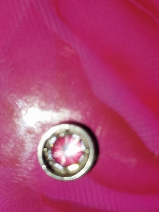 Серебряный Кулон с переливающимся камнем и золотой вставкой.