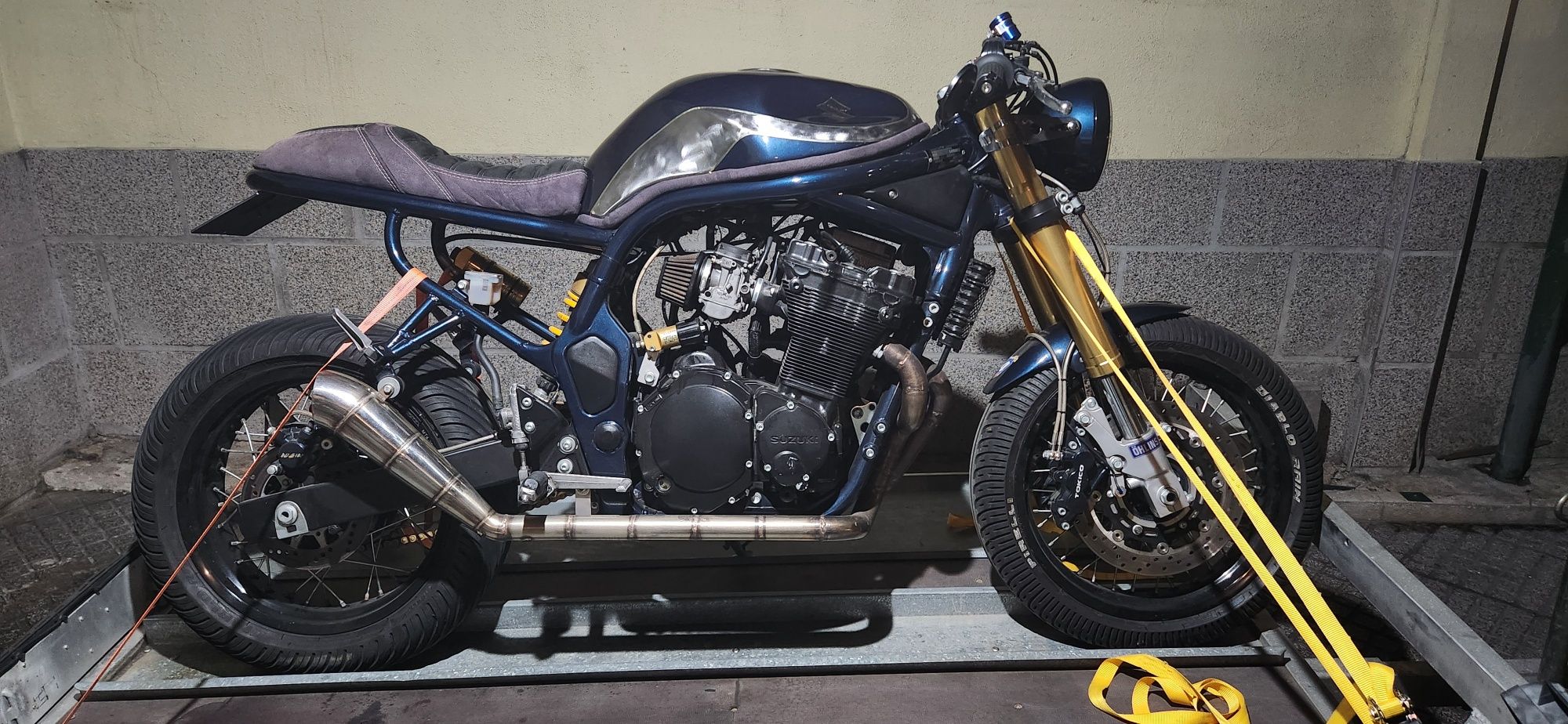 Vendo moto 600cc carta a1 impecavel