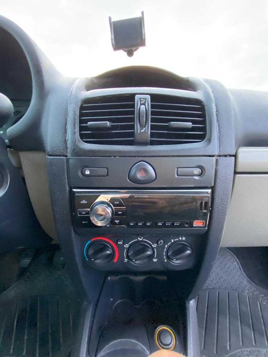 Renault clio 1.2 gasolina 2003
