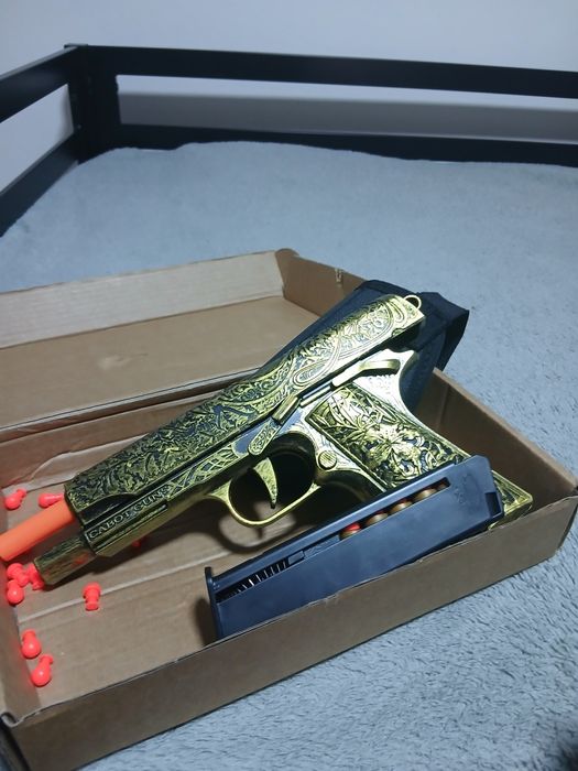 Pistola air-soft (mola) Semi-Automáticas M1911 dourada.