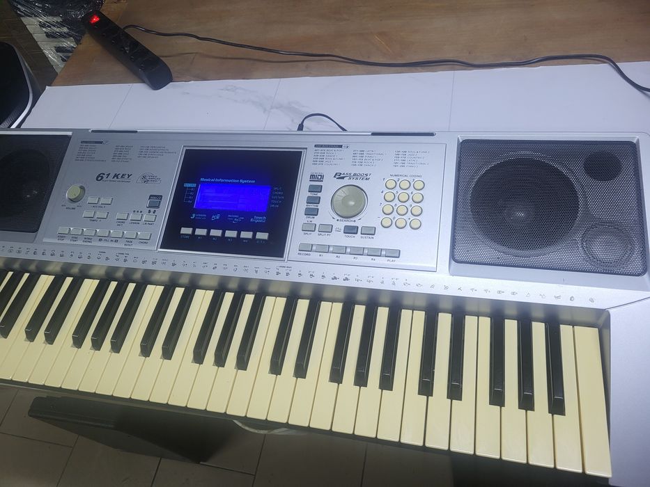 синтезатор Key 61.,гарно для навчання