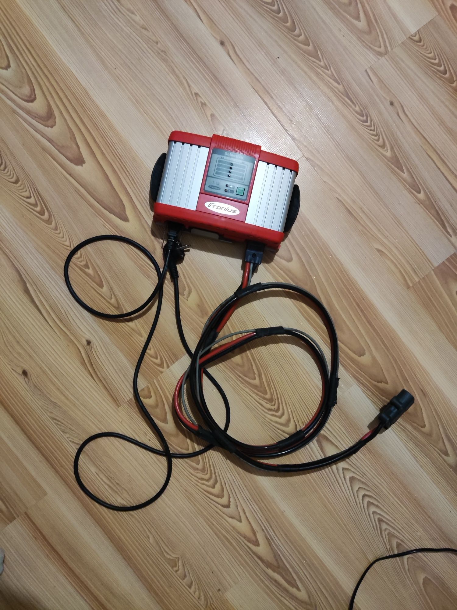 Prostownik ładowarka Fronius 2032E / 24V / 32A / Rema 80A / Lekka