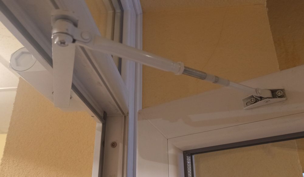 Доводчик дверний SEVEN (до 75кг)