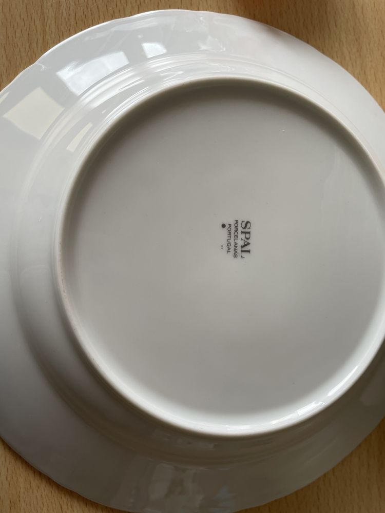 Conjunto de 8 pratos em porcelana SPAL