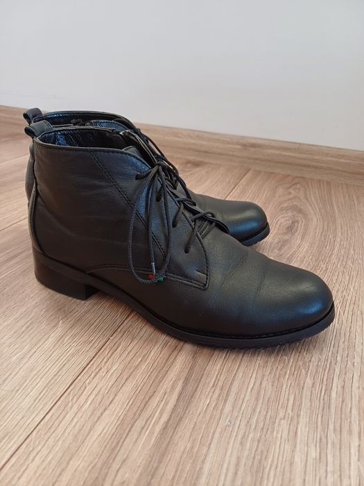 жіноче взуття осіннічоботи черевики капці шкіряні зимові сапоги на мех