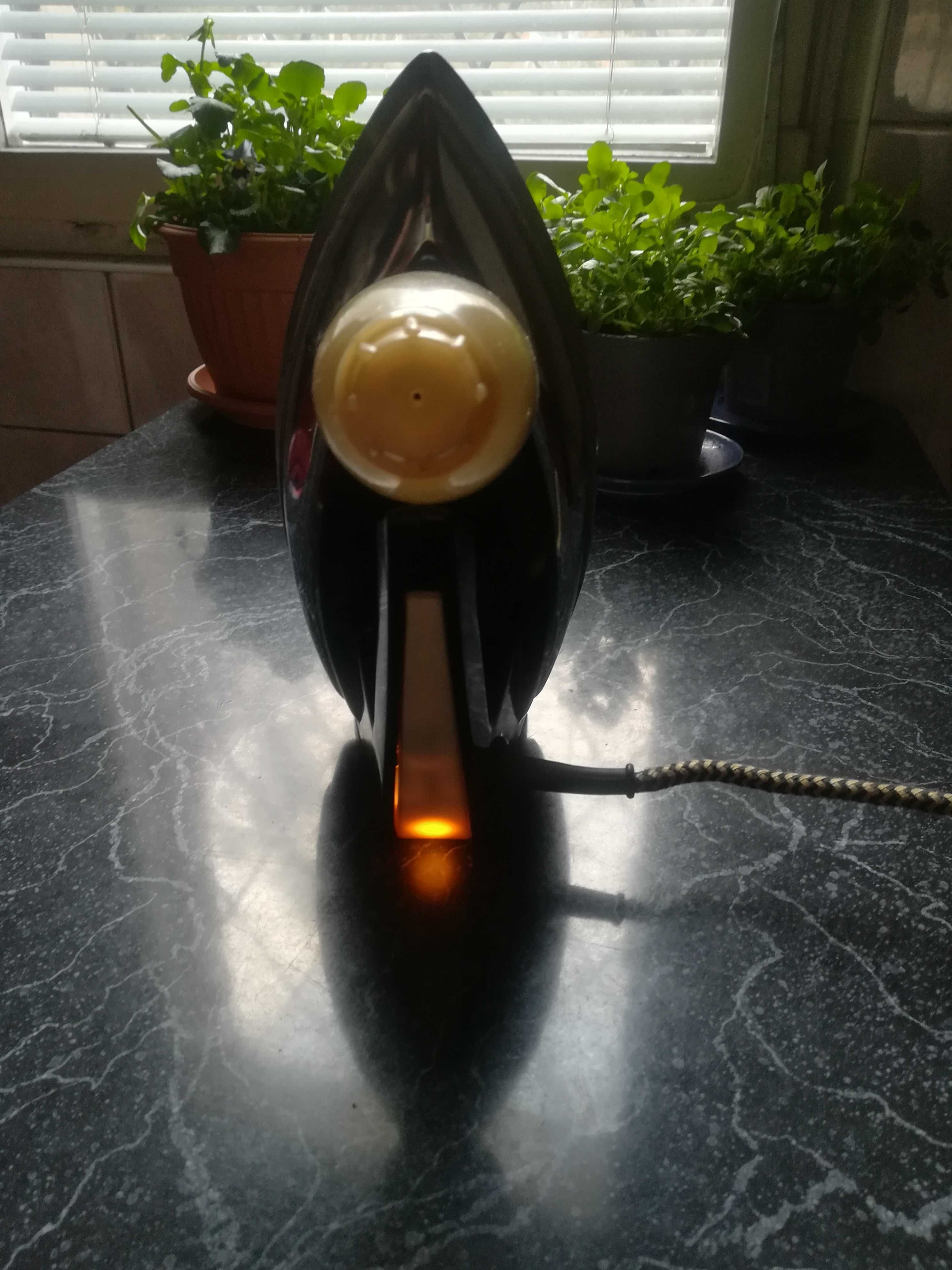 Żelazko z PRL w bardzo dobrym stanie
