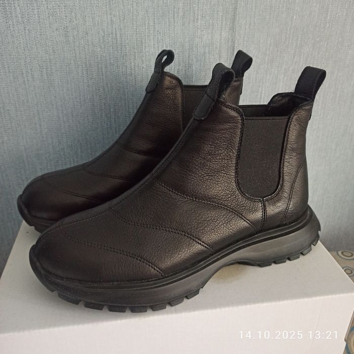 Продам женские ботинки