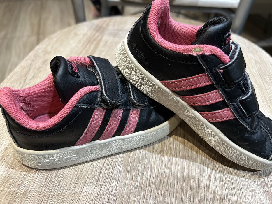 r. 24 Adidas czarne adidasy dla dziewczynki