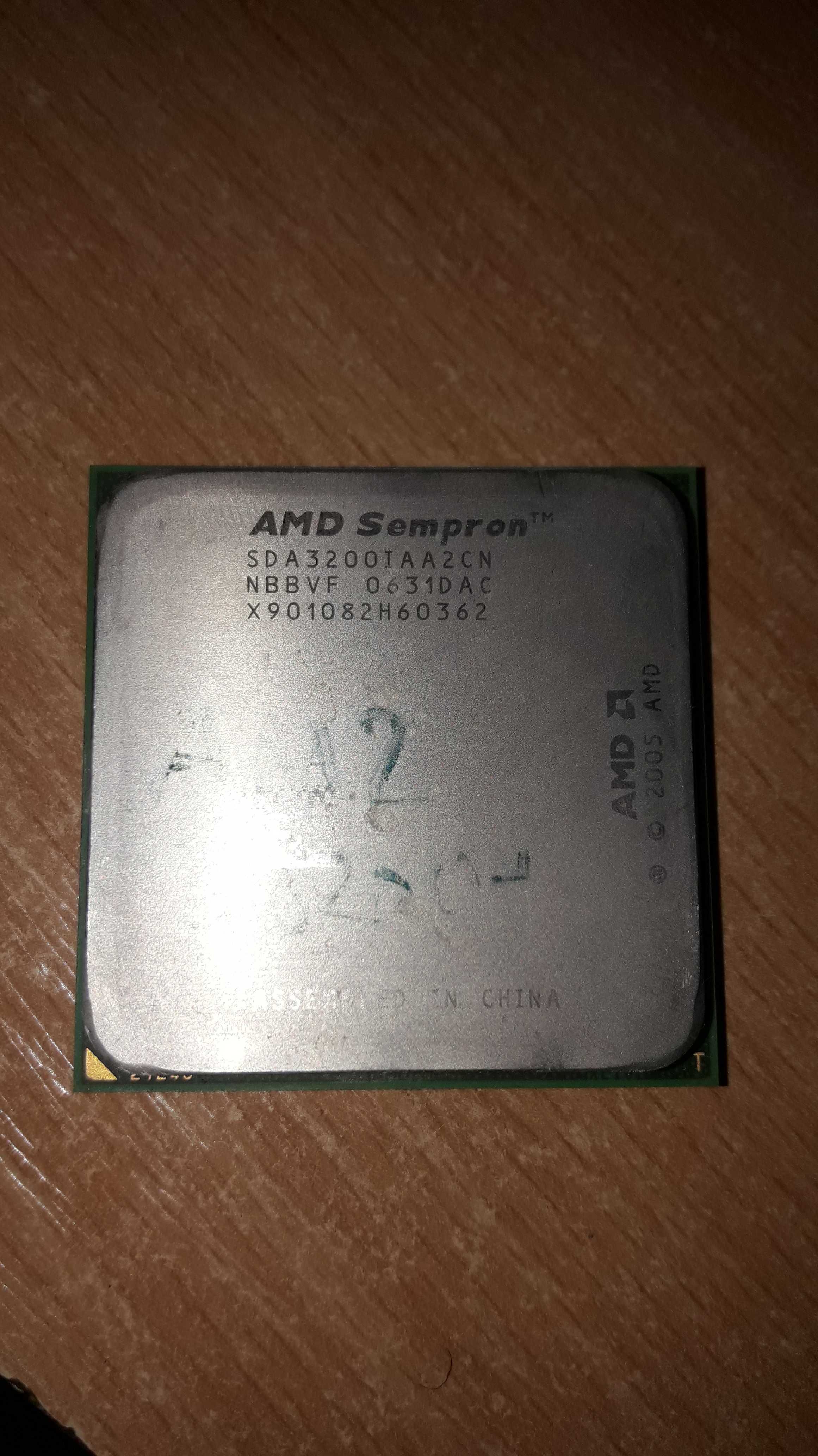 Комплектом ASUS M2A-VM HDM/Sempron 64 3200+/2,6 Гб ОЗУI