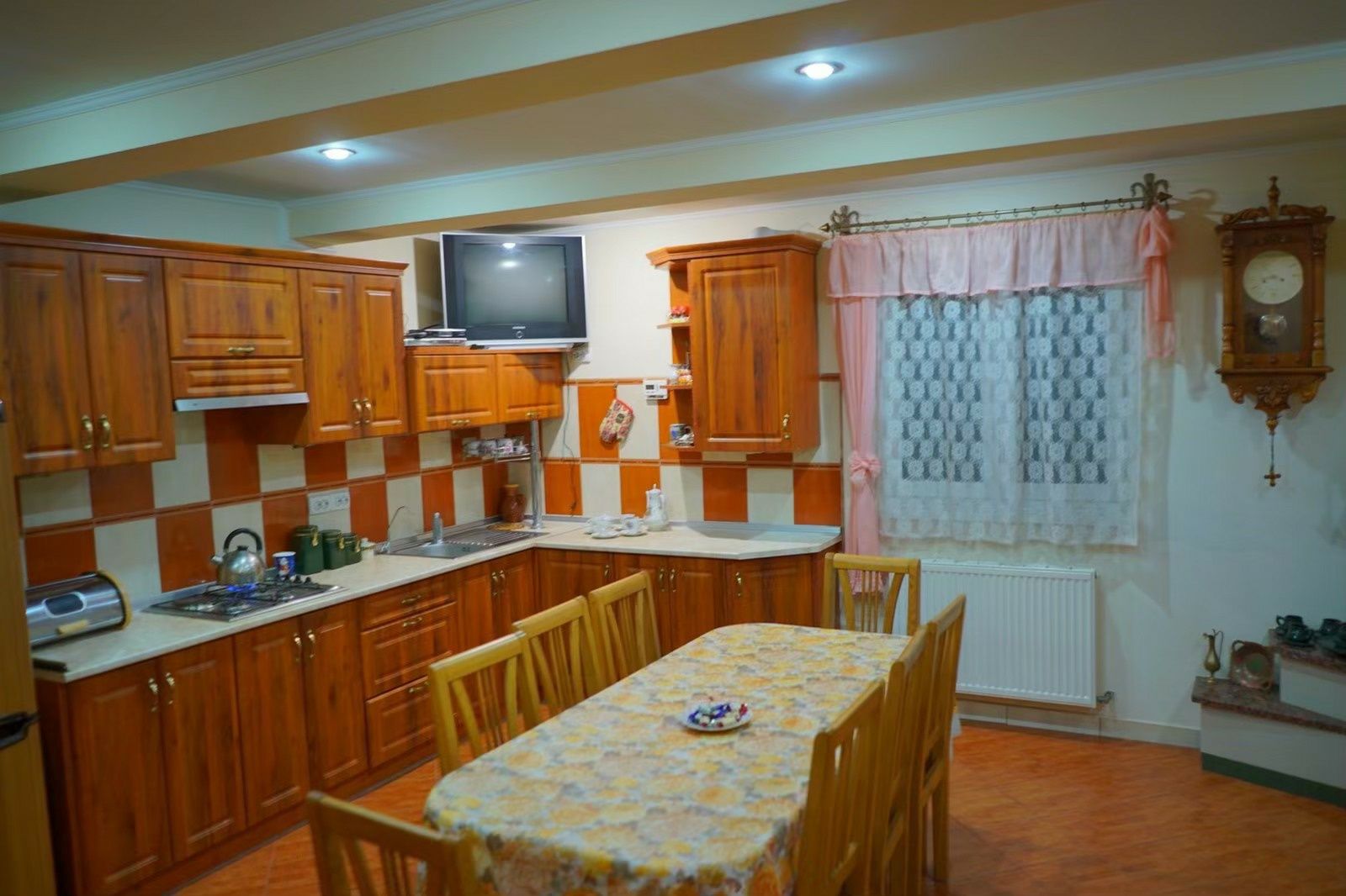 Продам чудовий будинок в Старому селі  (передмістя Львова)