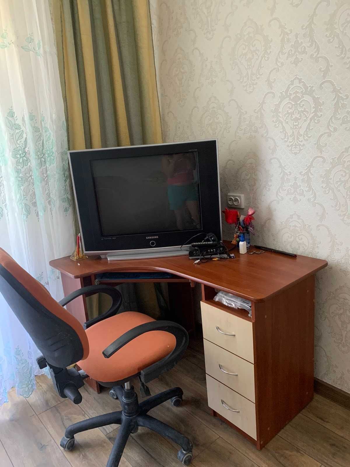 Письмовий   стіл..