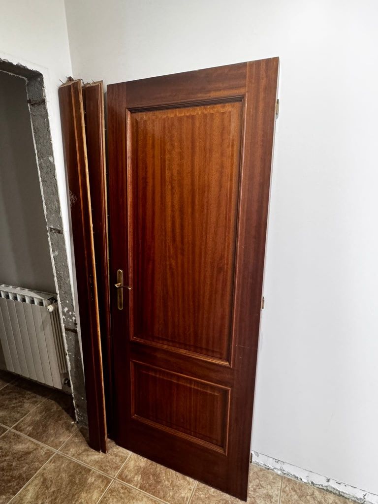 4 portas interiores, de madeira, bom estado, pode ver medidas em baix