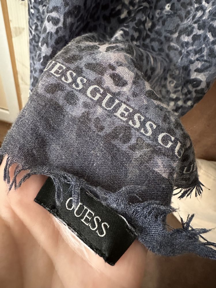 Платок шарф палантин guess