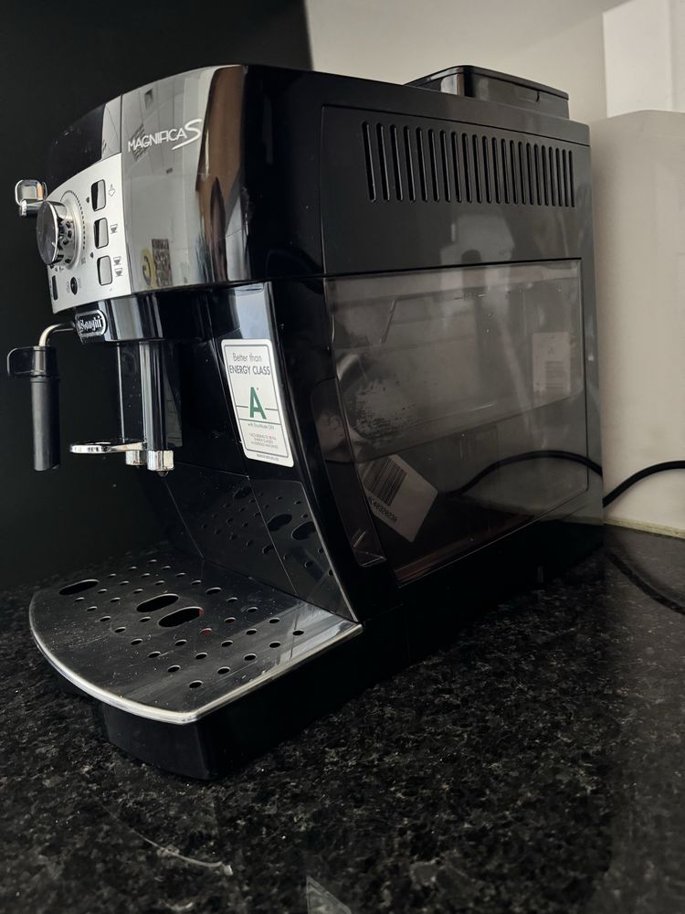 Máquina de café automática Magnifica S