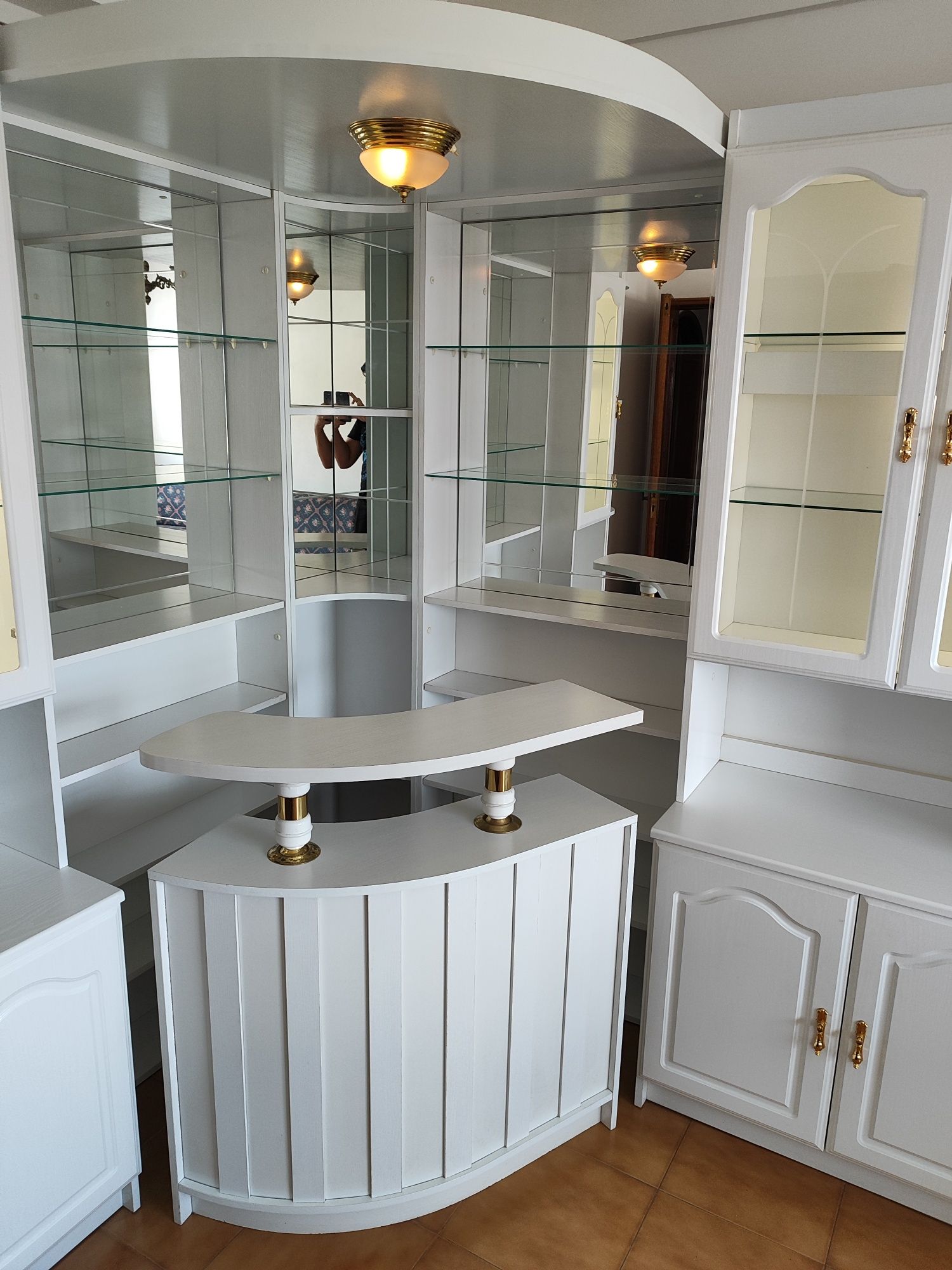 Movel modular com luzes e zona de bar