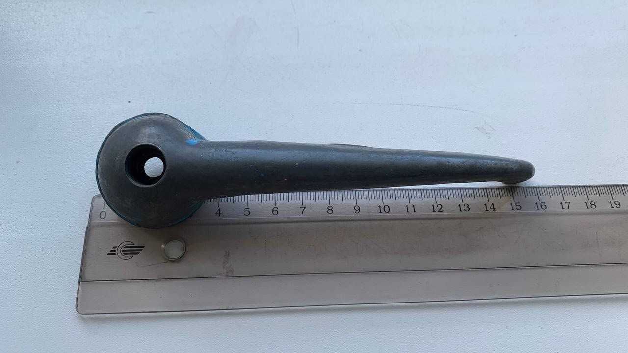 Ручка двери грузовика времён СССР (ЗИЛ, ГАЗ, КАЗ, МАЗ или другого).