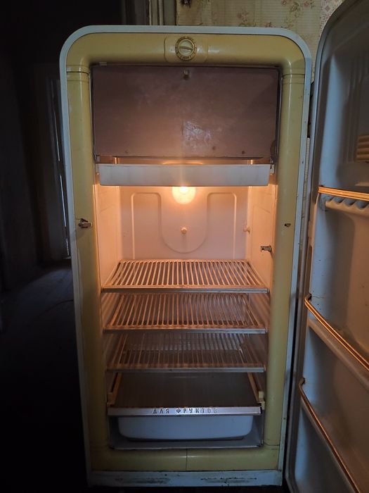 Холодильник. Холодильник ЗИЛ Москва.