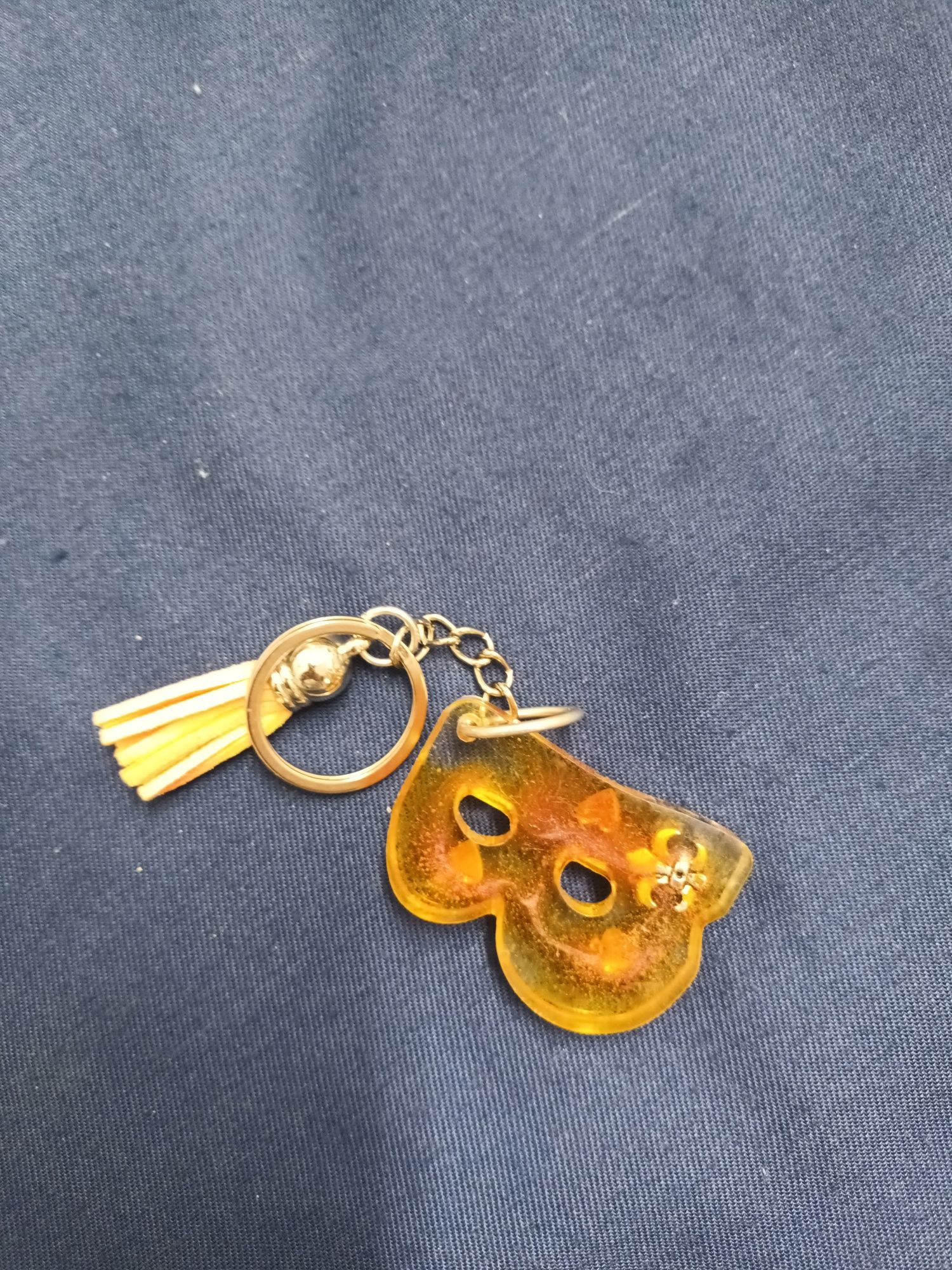 Porta-Chaves Letra B, em resina, feito à  Mão