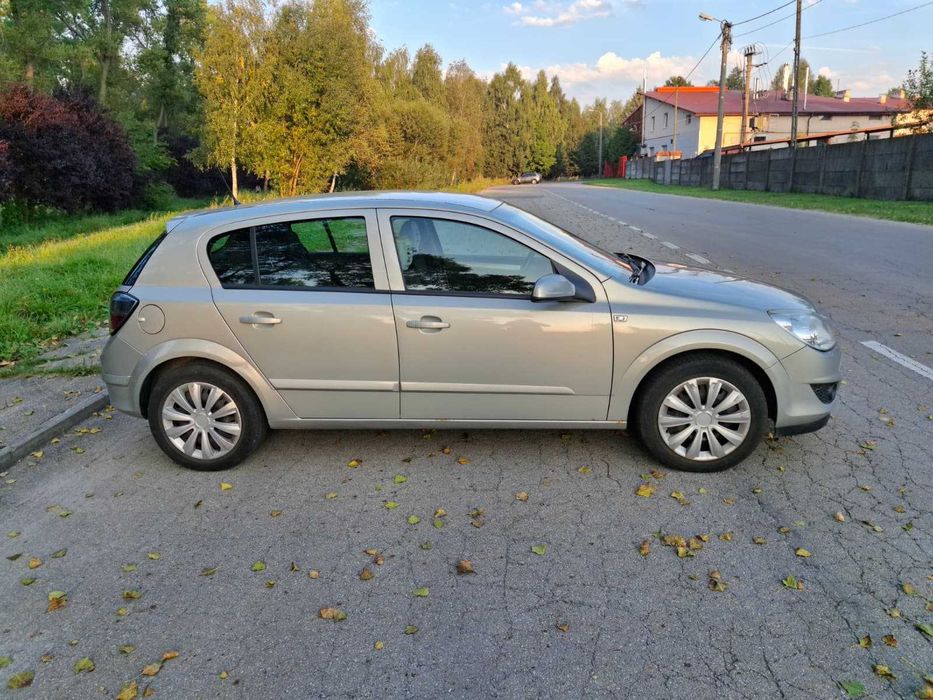 Opel Astra H 1,6 benzyna 127km. 2008r.