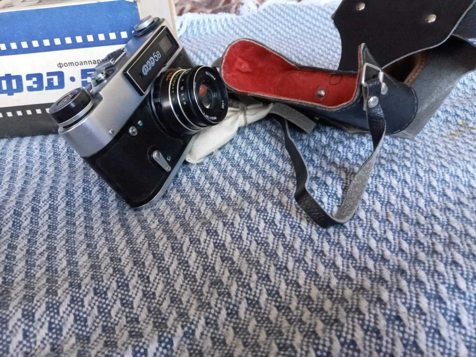 Фотоапарат ФЕД 5В + штатив + спалах (вспишка)