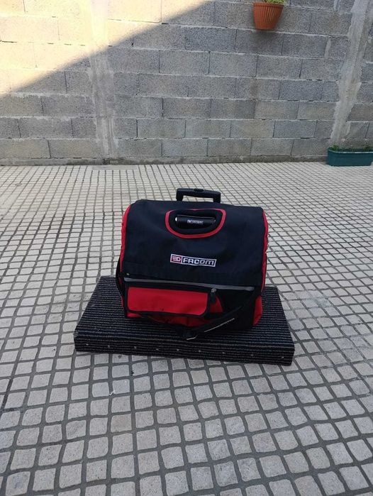 Vendo trolley para ferramentas marca Facon novo.