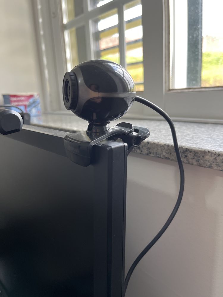 Webcam Trust com Microfone incluído