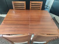 Mesa extensível de jantar com 4 cadeiras