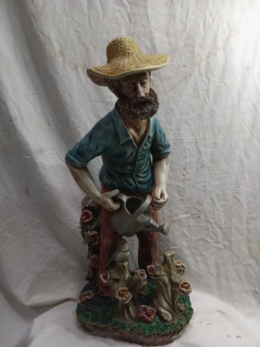 Figura de jardineiro em louça
