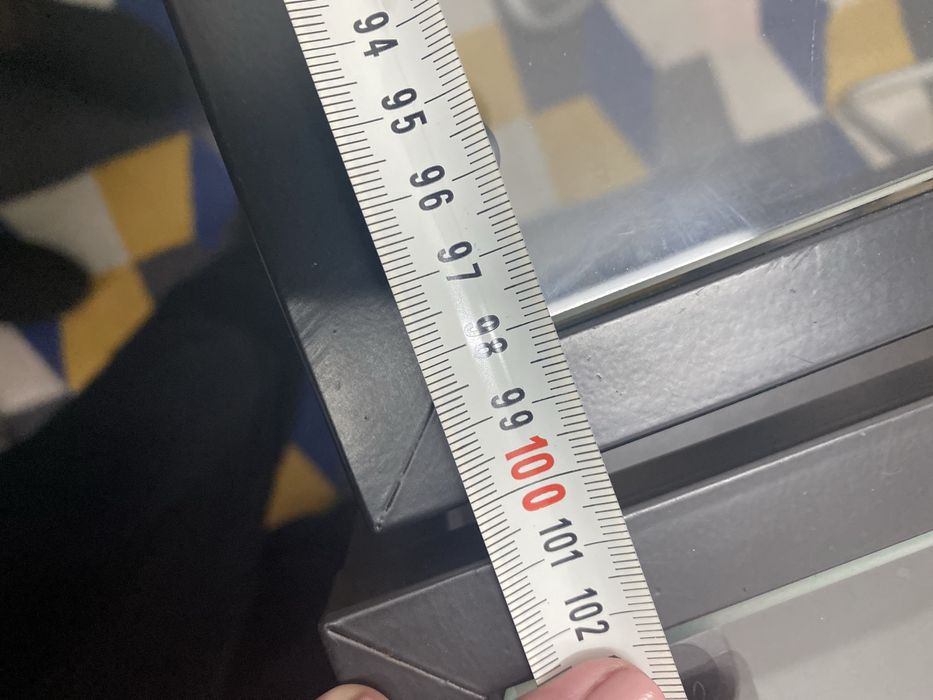 2 pequenas mesas com tampo de vidro e 1 estante madeira preta IKEA