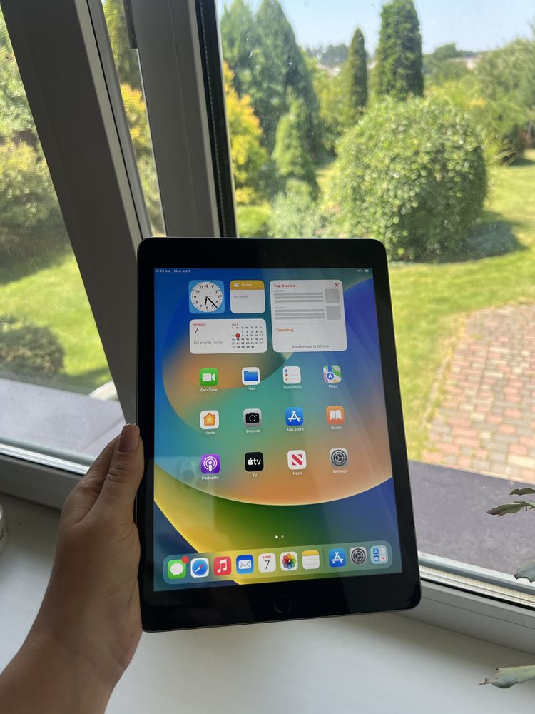 Ipad 5th generation 32 GB