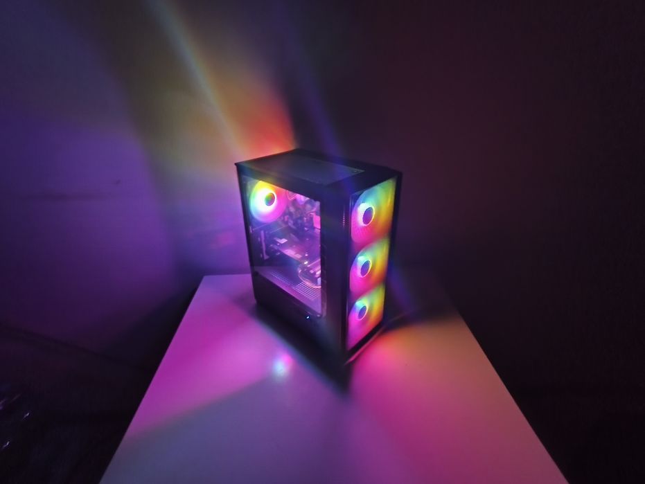 Komputer gamingowy i5/16gb/1tb/gt730 z monitorem klawiaturą i myszką