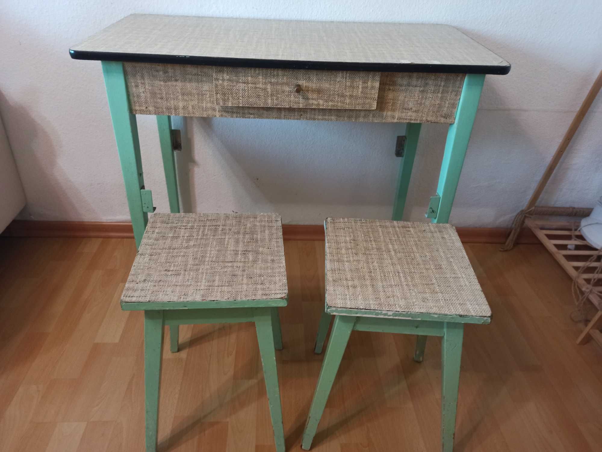 Stół kuchenny PRL i 2 taborety