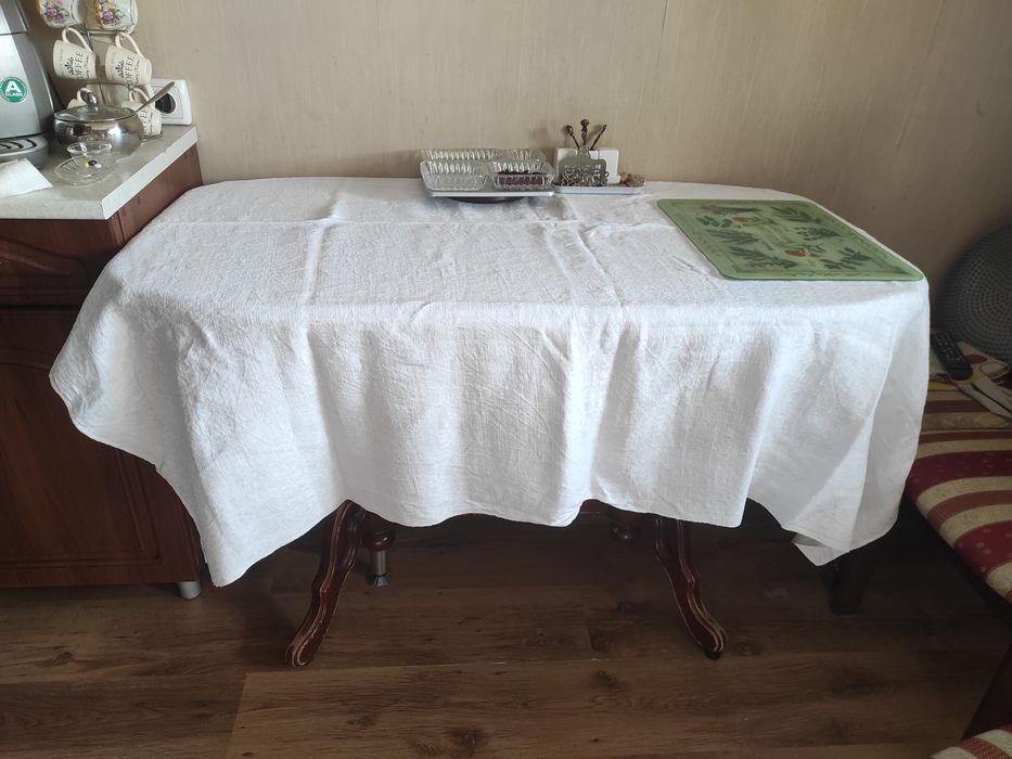 Скатертини на стіл тканеві
