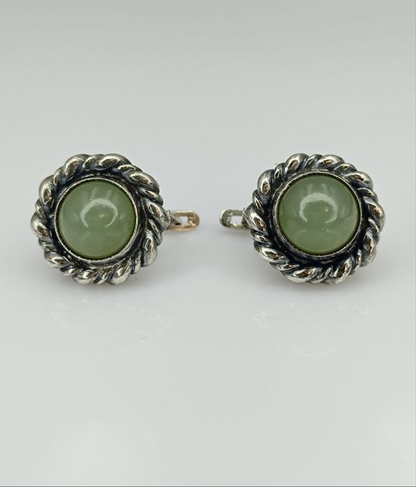 Серебряные серьги 925 пробы с нефритом