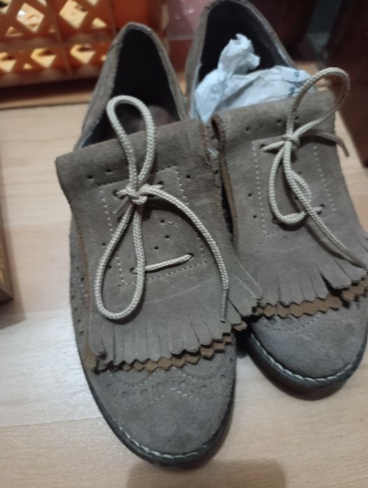 Sapatos de franjas