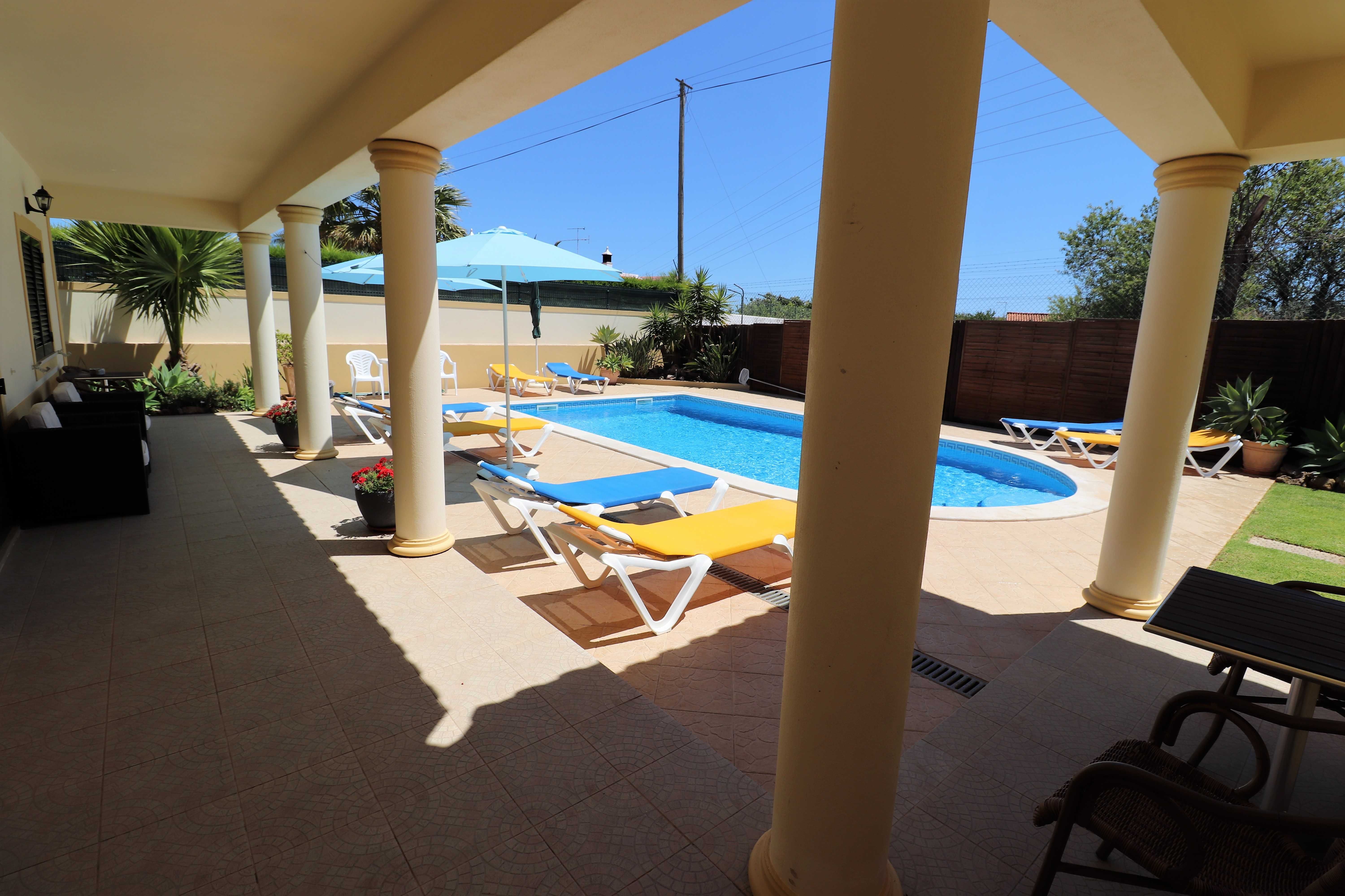 Apartamento T2 na vivenda, piscina, perto de zona antiga de Albufeira