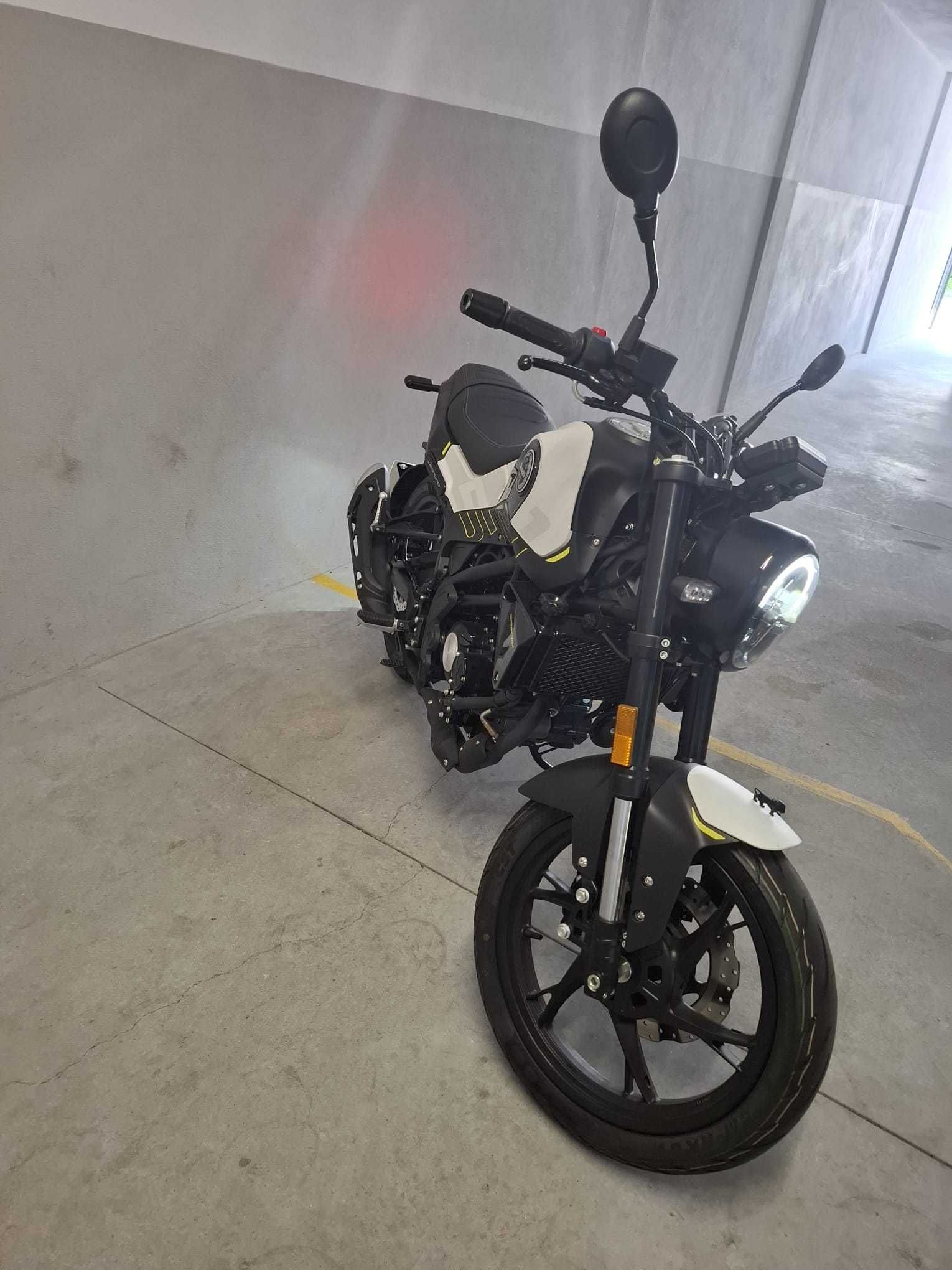 Benelli Leoncino 125cc – Impecável