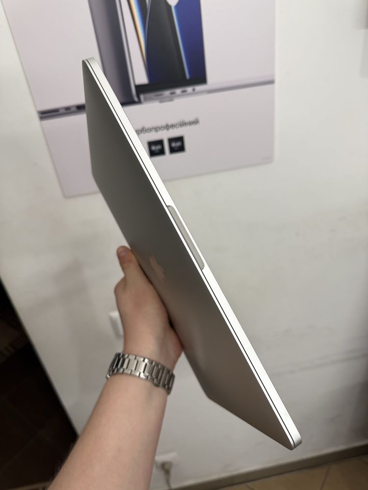 MacBook Pro M1 8/512GB Silver/Space є кількість